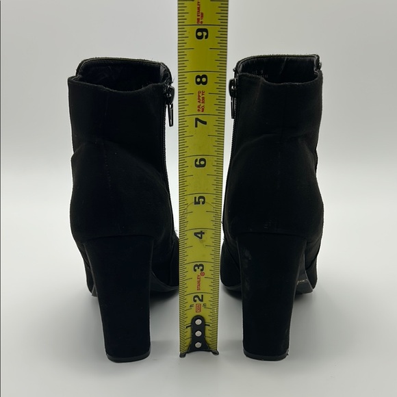 BAMBOO Faux Suede Ankle Boots Women's 9 Black Chunky Heel Booties Zip Almond Toe - Picture 5 of 16